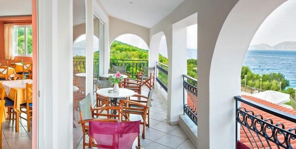 Green Bay Hotel Сами Экстерьер фото
