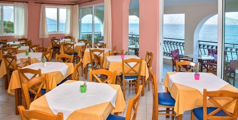Green Bay Hotel Сами Экстерьер фото