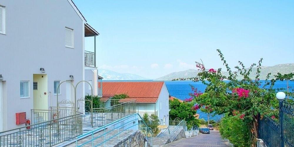 Green Bay Hotel Сами Экстерьер фото