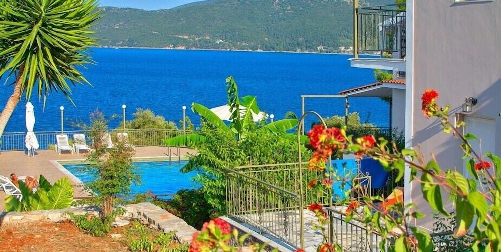 Green Bay Hotel Сами Экстерьер фото