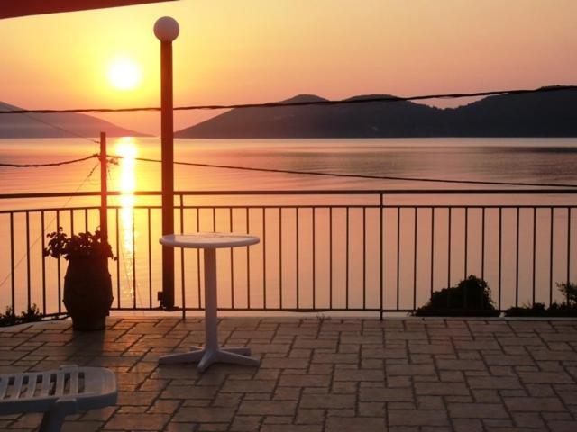 Green Bay Hotel Сами Экстерьер фото