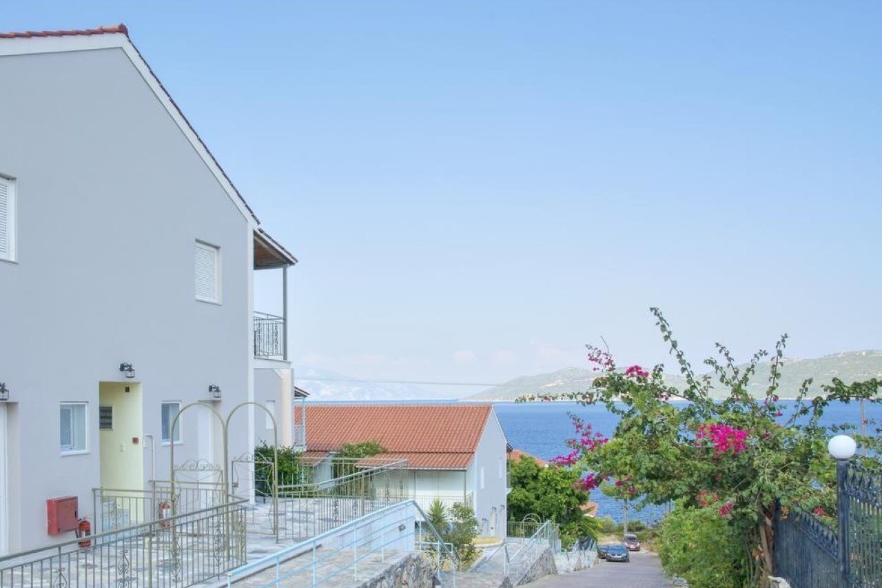 Green Bay Hotel Сами Экстерьер фото
